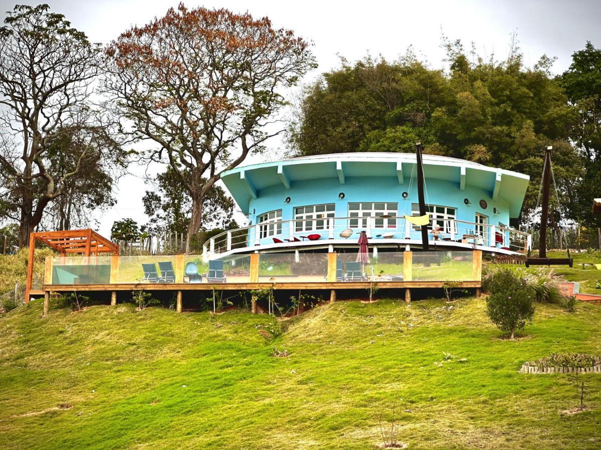 Casa Abacaxi, Vila Magica Hotel Bueno Brandao Bagian luar foto